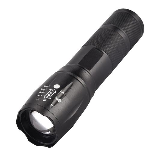 【明るいled懐中電灯】高輝度LEDを搭載し、明るくて照射距離最大100-200メートルに達します高輝度のLEDチップと高機能素材を兼ね備え、安価で実用性と耐久性が織り込まれた懐中電灯です。 【高耐久性】本懐中電灯は軍用超高硬度のアルミ合金を採用され、本体頑丈で耐衝撃性に優れ、防災や自衛などに使用可能です軽量・コンパクトサイズ・ストラップ付きで、便利な割に高耐久性を備えています。 【5モード】用途に合わせて5段階の点灯モードを切り替えることができます本体底面のボタンで点灯モードの切り替えができます(HIGH、MID、LOW、点滅、SOSパターン点滅)。 【防滴仕様】優れた耐水性があります、日常生活の雨水などによる水滴の付着や飛沫程度なら、懐中電灯本体に悪影響なく耐えることができます夜に自転車、散歩、キャンプ、アウトドア時に突然の雨が降りだしても心配はありません。 【いろいろな場合に適用する】夜のペットの散歩やウォーキング、警備の見回り、夜釣り、キャンプ、登山、アウトドア、停電、非常灯など様々な場面で使用可能です。