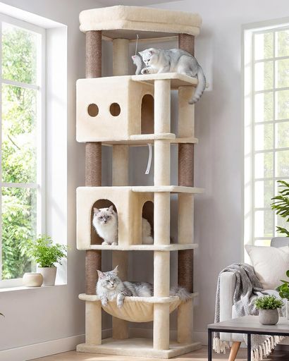 スクラッチ 【多機能キャットタワー】この自立式キャットタワーには、キャットハウス、上部展望台、ハンモック、ぬいぐるみのネズミのおもちゃ、サイザル麻の爪とぎポストが付属しています。猫ちゃんが本来の力を発揮し、リラックスしたり運動したりするのに役立ちます。厚みのあるベースが安定性を高め、転倒しにくくなっています。 【広々としたキャットハウスが2つ】キャットタワーには2つのキャットハウス(40cm x 30cm x 30cm)があり、猫ちゃんがゆったりと休むのに十分なスペースを提供します。半密閉型のデザインは、愛猫のためのプライベートな隠れ家として最適です。 【特大の展望台】猫タワーの上部には(50cm x 40cm)の特大展望台があり、猫ちゃんに広い視界と快適な休息場所を提供します。取り外し可能なクッションでお手入れも簡単です。さらに、複数の個別の横臥エリアがあり、1匹の猫の快適性を向上させ、複数の猫がいる家庭での縄張り争いを回避します。 【大きくて安定感のあるハンモック】キャットタワーのベースには、(50cm x 40cm)の特大のふかふかハンモックが付いています。