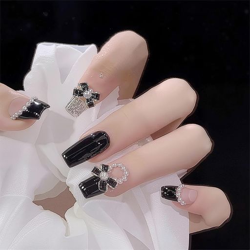 LEVGAL ネイルチップ ミディアム 黒 付け爪 立体リボン パール付き 短め 人気ネイル 24枚入和風 可愛い 両面テープ付き おしゃれ シンプル 成人式 結婚式 入学式 卒業式