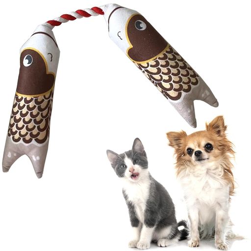 猫おもちゃ 【マタタビでリラックス】この猫おもちゃにはまたたび(キャットニップ)が含まれており、猫をリラックスさせる効果があります。このぬいぐるみは、猫の好奇心を刺激し、夢中で遊べるようにデザインされています。猫の玩具として、猫おもちゃ飽きない時間を提供し、猫またたびの香りで子猫用噛むおもちゃとしても最適です。 【磨牙・清新口気】このおもちゃは、噛むことで猫 歯磨き 玩具としての役割を果たします。結び目のロープが子猫の歯垢を取り除き、口内を清潔に保つ効果があります。遊びながら自然にデンタルケアができるので、またたび 猫が大好きなペットにとって理想的な猫のおもちゃです。 【安全で丈夫な素材】この猫用ぬいぐるみは、毛足の短いプラッシュ素材を使用しており、柔らかくて触り心地が良いです。さらに、加粗された丈夫な結び目のロープが付いており、猫が噛んでも破れにくい設計です。猫噛む玩具として安全で、猫の歯と歯茎を守りながら、楽しんで遊べます。 【運動とコミュニケーション】この猫玩具は、運動不足を解消し、適度な運動を促進します。また、飼い主と一緒に遊ぶことで、コミュニケーションを深め、猫との絆を強めることができます。