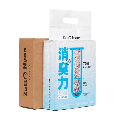 ペット用品 1.【しっかり固まる猫砂・飛び散りにくい・お掃除ラク】 70%のおからの猫砂と25%のベントナイト 猫砂をバランスよく配合。おしっこを3秒でガッチリ固め、崩れにくいからまわりのネコ砂を汚しません。粒のサイズ(直径約1.5mm・長さ0.7~1.5cm)を最適化しているので、吸水力は純おから猫砂以上。粒にほどよい重さがあるから足裏に付きにくく、猫砂 木や紙のように尿が下まで流れず、猫砂 鉱物のように底にベタつかず、純おからの猫砂のようにポロポロ崩れないZutto Nyan の4in1混合おから猫砂は、繰り返しの試験と検証を経て開発された独自の配合により、底面へのこびりつきや崩れやすさといった従来の課題を効果的に解消しました。厚みがあり洗浄が困難だった猫用トイレとも、これで完全にお別れいただけます! 2.【48時間消臭・抗菌で多頭飼いにも安心】 3%配合のSTA消臭成分と2%の海泡石による、「物理吸着+化学中和」のダブル効果で、尿中のアンモニア臭を48時間分解し、有害菌の繁殖も抑制。多頭飼いの環境でも、清潔で快適な空気を保ちます。