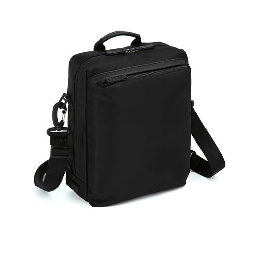 【素材】ナイロン100x210dnツイル/PU加工 【サイズ】W22xH26xD8cm 【容量】6L 【重量】250g