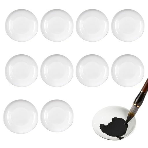 【耐久性プラスチック素材】弾力性のあるプラスチック製で、1枚あたり直径10cm。誤って落としても割れにくく、軽量で片手でも使いやすい設計です。学生の授業練習からアーティストの屋外スケッチまで幅広く活躍します。 【滑らかな表面】表面は研磨加工により絵の具が染み込みにくく、使用後は水洗いや濡れ布巾で拭くだけで簡単にお手入れ完了。洗浄の手間を省き、効率的な後片付けを実現します。 【重ねて収納可能】10枚セットで大量調色に対応。皿底の出っ張り設計により、複数枚を安定して重ねられます。収納時の高さは1枚分とほぼ変わらず、引き出しや棚の隅にもすっきり収まります。 【実用的な大容量】10枚セットで授業、スタジオ制作、家族でのお絵かきなど様々なシーンに対応。頻繁に洗う必要がなく、必要な時にすぐ使えて制作過程がスムーズです。 【多目的使用】アクリル、水彩、ガッシュ絵の具の調合はもちろん、書道用の墨汁入れとしても活用可能。白色背景で調色具合が正確に確認でき、思い通りの色作りをサポートします。