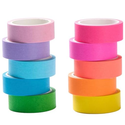 【商品仕様】幅15mm、長さは5m、合計10個が入っているマスキングテープセットです。10色パステルカラーを取り入れ、お好みと意匠によってテープを自由に切ったり、合わせたりすることができます。 【ピュアで鮮やかなカラー】虹色をイメージした10色セット。うち7色は蛍光コーティングを施し、より明るく発色し目を引く色合いに仕上げています。手帳やスクラップにパッと映えるアクセントカラーです。 【貼って剥がせる】上質な和紙素材を採用し、絵柄ははっきりプリントさせ、色褪せせず、心置きなくご利 用いただけます。また、薄い割に柔軟性と程よい粘着力を