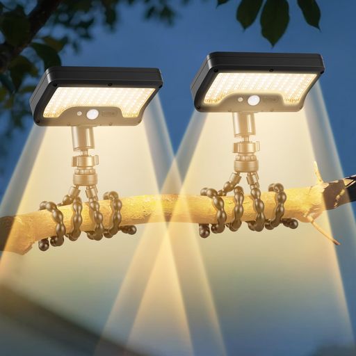 屋外 デュアル充電で電源切れを完全防止し、高輝度で広い範囲を照らし、屋外でも信頼できる 【360°フリー調整&amp;頑丈な三脚デザイン】「3m2ベランダでも設置可能」を実現する革新的な柔軟三脚設計!木の枝・フェンス・玄関柱などあらゆる場所に簡単に巻きつけ固定でき、ドリル不要・配線不要の「無傷設置」が可能で、賃貸住宅でも壁を傷つける心配がありません。ランプヘッドは左右360°回転、上下45°調整可能なので、必要に応じて照明の角度を調整できます。屋外 センサーライトの実用性と「ソーラーライト 屋外 おしゃれ」なデザイン性を両立し、防犯機能だけでなく景観にも配慮しました。 【800ルーメン超高輝度&amp;広角センサーライト】「屋外用ソーラーライト 屋外 防水」は、92個の高品質LEDを搭載し、最大800ルーメンの明るさで5m範囲・120°広角をくまなく照らします。玄関通路や庭周辺の暗がりを解消し、夜間の防犯・安全性を強化。じんかんせんさー ライト 屋外は侵入経路を完全カバーし、不審な動きを即時検知し、現代の住まいに不可欠な 防犯ライト として機能する。