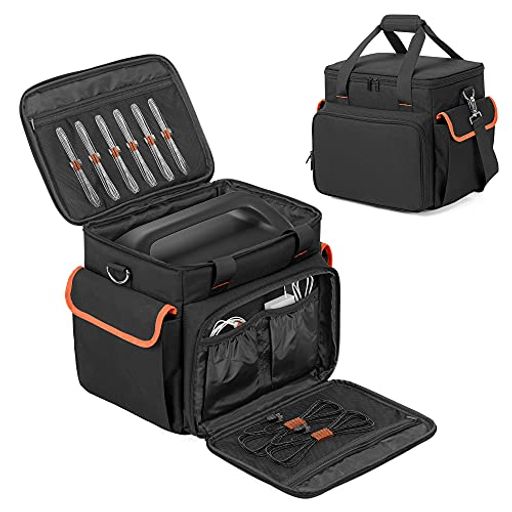 【サイズ】サイズ:33x33x27CM。このポータブル電源収納バッグは、Jackery Explorer 1000と互換性があります。または、ご注文の前に、ポータブル電源のサイズが適切かどうかを確認してください。 【高品質な素材&amp;優れる安定性】ポータブル電源バッグの外側は、高品質のナイロン素材と撥水加工のポリエステルでを採用し、耐久性及び耐引裂性のある物です。内部が保護層の設計により、クッション材が入っているクッションマットで衝撃に耐えられ、完全な保護を提供しています。 【多機能】ポータブル電源収納バッグには、2つのサイドポケットと1つのフロントポケットあります。ポータブル電源の収納だけでなく、ACアダプター、充電器、充電ケーブルなども収納できます。滑り止めパッドを備えた防水ボトムは、地面との摩擦を減らします。貴重なポータブル電源をあらゆる方向から保護します。 【持ち運び便利】パッド入りハンドルと調節可能なパッド入りショルダーストラップがあって、肩への負担を大幅に軽減します。ショルダーストラップは取り外しが可能であり、長さの調整もできるため男女問わず使いやすい収納バッグとなっております。