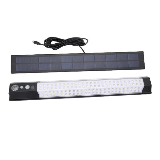 [圧倒的な明るさと広範囲照射] 特殊凸レンズと240個のLEDにより、最大3000lmの6500K昼光色を実現し、夜間の駐車場や玄関先を昼間のように明るく照らします。270度の広角設計で照射範囲は最大500平方フィートをカバーし、庭の死角をなくすことで防犯効果を高めます。深夜の帰宅時や広いガレージでの作業時でも、手元のリモコンで簡単に操作でき、不安を感じる暗がりを確実に解消します。 [自由な設置を可能にする分離型設計] 5メートルの延長コードにより、ソーラーパネルとライト本体を別々の場所に設置できます。日当たりの悪いベランダや屋根付きポーチでも、パネルだけを日照時間の長い場所に置くことで、充電効率を最大限に引き出します。壁に穴を開ける工事が不要なため、賃貸物件の玄関や庭でも気軽に防犯灯を設置でき、引っ越しの際も簡単に取り外せます。 [状況に応じた3つの点灯モード] PIR人感センサーが最大8メートル、120度の範囲で動きを感知し、夜間の不審者対策に役立ちます。付属のリモコンで、暗くなると自動点灯する常時モード、人が近づいた時だけ点灯する省エネモード、夜明けまで点灯するモードの3つを簡単に切替え可能です。