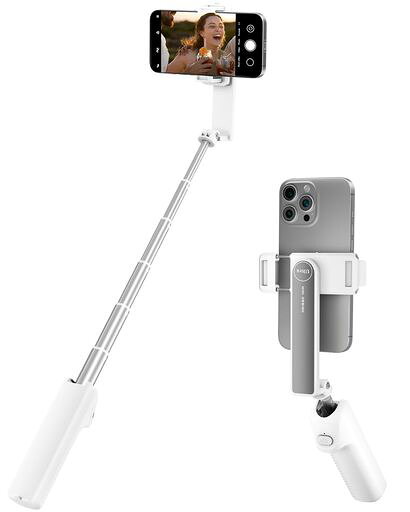 【幅広い互換性】4~7インチのスマートフォンに対応する多機能セルフィースティック。iPhone 17/16/15/14/13/12シリーズやiPhone Air、Galaxy S10、LG G7、Ulefone Note 6など、幅広い機種でお使いいただけます。クリップ幅は5.5~9.5cmまで調整可能で、縦向き・横向きどちらの撮影にも対応。iPhone用自撮り棒としてはもちろん、コンパクトな手持ち撮影用スタンドとしても活躍します。 【コンパクト&amp;伸縮自在】本体はわずかな100gと軽量。収納時は約3.2x5.4x12.5cmと手のひらサイズに折りたため、ポケットやバッグにすっきり収納可能。最大67cmまで伸ばせる伸縮式ポールで、セルフィーから集合写真、風景撮影まで幅広く対応します。Vlog、ライブ配信、旅行撮影にもぴったりです。 【ワイヤレス接続&amp;ワンタッチ撮影】使用前に電源の保護フィルムを剥がしてください。電源ボタンを2秒間長押しすると青いランプが点滅し、スマホのBluetooth設定から「mini selfie」を選択してペアリング。以後はボタンを押すだけでスムーズに撮影可能。