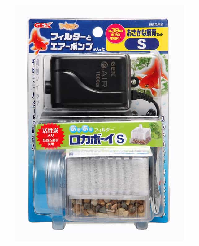 【注意事項】 ・メーカーの都合等により、パッケージ及び内容量、生産地、などが変更される場合がございます。ご了承ください。 ・当店では地球環境への配慮およびお手頃価格での商品の提供のため、簡易的な梱包とさせていただいております。 ・箱潰れなど、製品をご利用いただくのに問題がない場合の返品・交換対応はお受けできません ※期限のある商品について ・賞味期限や消費期限がある商品については、すべて期限まで2ヶ月以上のものを取り扱っております。個別のお問い合わせはご遠慮いただきますようお願い申し上げます。 ・期限が迫った商品は、別途アウトレット商品として販売させていただいております。 商品説明■　商品詳細金魚飼育に最適!ロカボーイSとエアーポンプ、エアーチューブなどのお得なセット。 4972547032034■　原産国インドネシア■　メーカージェックス■　広告文責ライフジェネレーション株式会社 TEL:06-6809-2484
