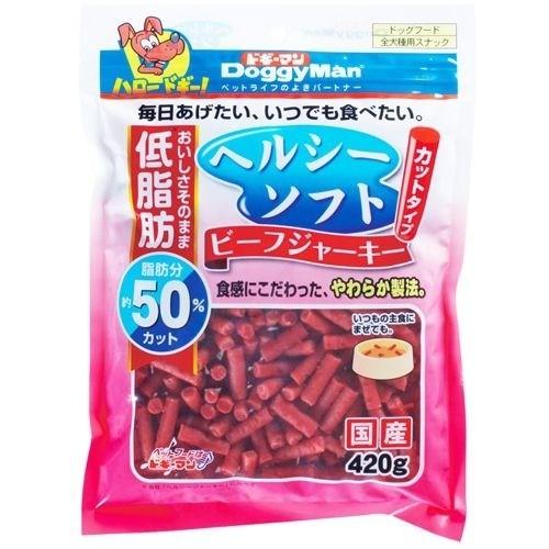 【注意事項】 ・メーカーの都合等により、パッケージ及び内容量、生産地、などが変更される場合がございます。ご了承ください。 ・当店では地球環境への配慮およびお手頃価格での商品の提供のため、簡易的な梱包とさせていただいております。 ・箱潰れなど、製品をご利用いただくのに問題がない場合の返品・交換対応はお受けできません ※期限のある商品について ・賞味期限や消費期限がある商品については、すべて期限まで2ヶ月以上のものを取り扱っております。個別のお問い合わせはご遠慮いただきますようお願い申し上げます。 ・期限が迫った商品は、別途アウトレット商品として販売させていただいております。 商品説明■　商品特徴●ドギーマン独自のやわらか製法でお肉の旨味と香りを引き出しながら、しっとりやわらかな食感に仕上げました。 ●嗜好性が高い牛肉を贅沢に使用していますので、奥深い味と香りがお口いっぱいに広がります。 ●カロリー過多になりがちな愛犬の健康を考慮して、おいしさはそのままに脂肪分を約50％カット(ドギーマン比) 4976555819564■　原材料肉類(牛肉、生ゼラチン)、大豆たん白、パン粉、小麦粉、糖類、植物油脂、グリセリン、ソルビトール、プロピレングリコール、ミネラル類(ナトリウム)、保存料(ソルビン酸、デヒドロ酢酸ナトリウム)、くん液、ポリリン酸ナトリウム、発色剤(亜硝酸ナトリウム)、酸化防止剤(ビタミンE)、着色料(赤106)■　メーカードギーマンハヤシ株式会社■　広告文責 ライフジェネレーション株式会社 TEL:06-6809-2484