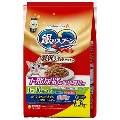 【注意事項】 ・メーカーの都合等により、パッケージ及び内容量、生産地、などが変更される場合がございます。ご了承ください。 ・当店では地球環境への配慮およびお手頃価格での商品の提供のため、簡易的な梱包とさせていただいております。 ・箱潰れなど、製品をご利用いただくのに問題がない場合の返品・交換対応はお受けできません ※期限のある商品について ・賞味期限や消費期限がある商品については、すべて期限まで2ヶ月以上のものを取り扱っております。個別のお問い合わせはご遠慮いただきますようお願い申し上げます。 ・期限が迫った商品は、別途アウトレット商品として販売させていただいております。 商品説明■　商品詳細●若齢猫に多いマグネシウム由来のストルバイト尿石が形成されにくいように配慮した総合栄養食キャットフード ●低マグネシウム：ストルバイト尿石の一因となっているマグネシウムの量を抑える事（含有量0.07%：標準値）により、ねこの下部尿路の健康維持に配慮。 ●適正な尿pHコントロール：アミノ酸とミネラルのバランスを調整した栄養設計で、尿のpHを弱酸性（設計値pH6.0〜6.4）になるようにコントロール 4520699649343■　エネルギーエネルギー 約400kcal/100gあたり■　メーカーユニ・チャーム■　広告文責ライフジェネレーション株式会社 TEL:06-6809-2484