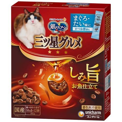 【注意事項】 ・メーカーの都合等により、パッケージ及び内容量、生産地、などが変更される場合がございます。ご了承ください。 ・当店では地球環境への配慮およびお手頃価格での商品の提供のため、簡易的な梱包とさせていただいております。 ・箱潰れなど、製品をご利用いただくのに問題がない場合の返品・交換対応はお受けできません ※期限のある商品について ・賞味期限や消費期限がある商品については、すべて期限まで2ヶ月以上のものを取り扱っております。個別のお問い合わせはご遠慮いただきますようお願い申し上げます。 ・期限が迫った商品は、別途アウトレット商品として販売させていただいております。 商品説明■　商品特徴【銀のスプーン 三ツ星グルメ しみ旨お魚仕立て まぐろ・たい味の商品詳細】 ●お魚味の旨みがしみこんで、深い味わいと香りの良さを実現 ●ねこちゃんが喜ぶかつお節入り ●着色料不使用 ●全成長段階用総合栄養食 ●猫の下部尿路の健康維持に配慮して、マグネシウム量を調整(含有量0.10％：標準値) ●おいしさと豊かな風味を逃さない、食べきり小分けパック 4520699617649■　原材料穀類(小麦粉、コーングルテンミール)、肉類(チキンエキス、ビーフミール、チキンミール、ポークミール)、動物性油脂、魚介類(フィッシュエキス、かつお節、まぐろミール、タイパウダー)、ビール酵母、酵母エキス、ミネラル類(カルシウム、塩素、コバルト、銅、鉄、ヨウ素、カリウム、マンガン、ナトリウム、リン、亜鉛)、調味料、ビタミン類(A、B1、B2、B6、B12、C、D、E、K、コリン、ナイアシン、パントテン酸、ビオチン、葉酸)、アミノ酸類(タウリン)、酸化防止剤(ミックストコフェロール、ハーブエキス) ■　メーカー名ユニ・チャーム■　広告文責 ライフジェネレーション株式会社 TEL:06-6809-2484