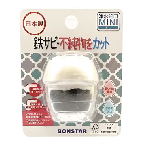 広告文責・販売事業者名:株式会社ビアンカTEL 050-5838-0748商品名 ボンスター 浄水蛇口 MINI 1個入 内容量 1個 商品説明 ・ サイズ： W80×D45×H100mm ・ ろ材の種類： ポリエステル不織布、ヤシ殻活性炭 ・ 水流： ストレート ・ 耐熱温度： 70度 ・ 材質： スチロール樹脂、エラストマー樹脂、ポリエステル不織布、ヤシ殻活性炭 【取り付け可能な水栓】 一般丸型水栓(JIS規格品)： 先端部にふくらみのある16～19mm(16・17.5・19mm)のパイプ径の丸型水栓。 ・泡沫水栓(JIS規格品)： 国内メーカーの外ネジ泡沫水栓(ネジ部外径22mm/ネジ山ピッチ1.25) ※先端部のキャップ(泡沫水栓)を外して取り付けてください。 注意事項 ・お湯の場合は長時間の使用を避け、50度以下でご使用ください。 ・使用開始時には黒い水が出ますが、活性炭の微粉末で異常ではありません。約5～10秒間程、強めに通水してからご使用ください。 ・浄水して汲み置きした水は早めにご使用ください。 ・水圧が強い場合、脱落することがありますので、流水量を絞ってください。 ・毎回ご使用の際に、約3秒間強めに通水してください。 ・製品および包装材を廃棄する際は、各自治体の区分にしたがってください。 備考 ※パッケージデザイン等は予告なく変更されることがあります。 ※メーカー都合により商品のリニューアル・変更及び原産国の変更がある場合があります。 区分 日用品 製造国・原産国 日本 発売元・販売元 ボンスター販売株式会社 JANコード 4902493200812