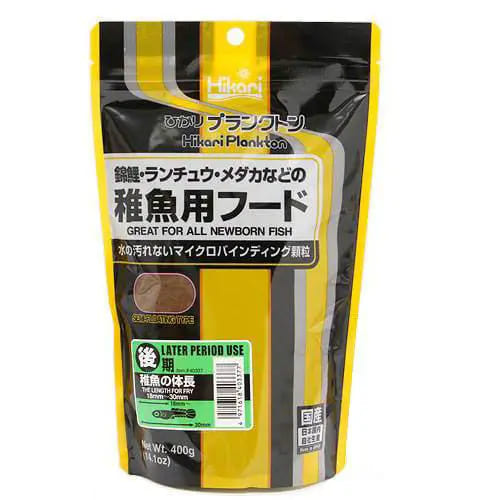 【注意事項】 ・メーカーの都合等により、パッケージ及び内容量、生産地、などが変更される場合がございます。ご了承ください。 ・当店では地球環境への配慮およびお手頃価格での商品の提供のため、簡易的な梱包とさせていただいております。 ・箱潰れなど、製品をご利用いただくのに問題がない場合の返品・交換対応はお受けできません ※期限のある商品について ・賞味期限や消費期限がある商品については、すべて期限まで2ヶ月以上のものを取り扱っております。個別のお問い合わせはご遠慮いただきますようお願い申し上げます。 ・期限が迫った商品は、別途アウトレット商品として販売させていただいております。 商品説明■　商品詳細 マイクロバインディング製法の顆粒採用で、栄養豊富なのに水がごれにくい稚魚用飼料です。 マイクロバインディング製法とは? 稚魚が消化しやすいように、様々な原料を混ぜ合わせ一度加熱調理した飼料を微細に粉砕して極微量の強力なバインダーで粘結する製法です。 水中で粒が溶け出しにくく、一粒一粒に栄養成分が均一に含まれています。 4971618403377■　原材料 フィッシュミール、小麦粉、オキアミミール、大豆ミール、ビール酵母、スピルリナ、海藻粉末、米ぬか、カロチノイド、ガーリック、アミノ酸(メチオニン)、粘結剤(ポリアクリル酸Na)、ビタミン類(塩化コリン、E、C、イノシトール、B5、B2、A、B1、B6、B3、K、葉酸、D3、ビオチン)、ミネラル類(P、Fe、Mg、Zn、Mn、Co、l)■　メーカーキョーリン■　広告文責 ライフジェネレーション株式会社 TEL:06-6809-2484　
