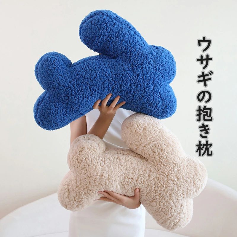 "抱き枕ウサギ　かわいい　気持ちいい　柔らかい　肌触り良い　癒し系　北欧　リビング　オフィス　ソファー　クッション　抱きまくら　インテリア　置物　店飾り　INS　おしゃれ" ウサギの抱き枕 "★高品質素材：ぬいぐるみ内層は高品質のpp綿をふっくらと弾力性のあるもので、外層はポリエステルの超ソフトショートぬいぐるみで作られています。★手触り：生地は弾性のある素材で、気持ちいい感触です。抱きつくだけて自然に安心感や抱擁感を得らます。★用途：お誕生日や記念日、祝日、バレンタインデー、クリスマスなどの節日に子供や恋人、友達、親などの方へのプレゼントとしても最適です。また、リビング、ベッド、車の中、お店に飾ってもいいです。★洗濯：手で洗うと汚れを取れます。洗濯機に入れないでくださいね。" 2"抱き枕ウサギ　かわいい　気持ちいい　柔らかい　肌触り良い　癒し系　北欧　リビング　オフィス　ソファー　クッション　抱きまくら　インテリア　置物　店飾り　INS　おしゃれ" ウサギの抱き枕 "★高品質素材：ぬいぐるみ内層は高品質のpp綿をふっくらと弾力性のあるもので、外層はポリエステルの超ソフトショートぬいぐるみで作られています。★手触り：生地は弾性のある素材で、気持ちいい感触です。抱きつくだけて自然に安心感や抱擁感を得らます。★用途：お誕生日や記念日、祝日、バレンタインデー、クリスマスなどの節日に子供や恋人、友達、親などの方へのプレゼントとしても最適です。また、リビング、ベッド、車の中、お店に飾ってもいいです。★洗濯：手で洗うと汚れを取れます。洗濯機に入れないでくださいね。" 2