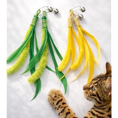 猫じゃらし 猫おもちゃ 交換用ヘッド4個 猫のおもちゃ ススキ草（エノコログサ）日本製 頑丈 ねこじゃらし 鈴付き 多猫家庭対応 猫用おもちゃ ストレス解消 運動不足対策（グリーン2・イエロー2）ブランド色グリーンx2+イエローx2モデル商品説明【商品概要】【ススキ草のねこじゃらし】天然のススキを模した猫用おもちゃで、柔らかな質感と自然な動きで、猫ちゃんの本能を刺激します。ネコジャラシとしての魅力を存分に発揮し、いつまでも飽きずに遊んでいただけるおもちゃです。ペットのクリスマスプレゼント・ハロウィーンギフトにピッタリ【羽根の要素で夢中に】猫の興味を引くために、リアルな羽の要素を追加しました。猫の興味を簡単に引き付けることができます。猫のおもちゃとして理想的で、一人遊びにも最適なねこじゃらしです。【交換ヘッド4個付きで長く遊べる猫じゃらし】 交換ヘッド4個付き（グリーン2・イエロー2）で長く使える猫おもちゃ。猫じゃらしの先端が傷んでも簡単に交換でき、いつでも新鮮な遊び心地をキープ。猫のおもちゃ 人気アイテムとして、多くの猫用品ユーザーに選ばれている実用的なねこじゃらしです。【運動不足・ストレス解消】ねこじゃらしで遊ぶことで、猫は自然に運動量を増やし、狩猟本能を満たすことができます。日々の運動不足やストレスを軽減するマストアイテムです。猫のおもちゃを使用すると、遊びながら猫の健康を保つことができます。【多猫家庭でも楽しく遊べる猫遊び道具】 猫 おもちゃ 一人遊びだけでなく、多猫家庭でも活躍する猫じゃらし。交換ヘッドが複数あるため、複数の猫が順番に遊べるのも魅力です。ネコ おもちゃとして猫同士の遊びや飼い主とのコミュニケーションにもぴったりな猫遊び道具です。【商品説明】天然のススキを模した猫用おもちゃで、柔らかな質感と自然な動きで、猫ちゃんの本能を刺激します。ネコジャラシとしての魅力を存分に発揮し、いつまでも飽きずに遊んでいただけるおもちゃです。ペットのクリスマスプレゼント・ハロウィーンギフトにピッタリ【商品詳細】商品種別：猫じゃらし・羽のおもちゃ商品名：猫じゃらし 猫おもちゃ 交換用ヘッド4個 猫のおもちゃ ススキ草（エノコログサ）日本製 頑丈 ねこじゃらし 鈴付き 多猫家庭対応 猫用おもちゃ ストレス解消 運動不足対策（グリーン2・イエロー2）製造元：商品番号：GH-gwc4商品内容：22センチメートル色：グリーンx2+イエローx2【当店からの連絡】猫じゃらし 猫おもちゃ 交換用ヘッド4個 猫のおもちゃ ススキ草（エノコログサ）日本製 頑丈 ねこじゃらし 鈴付き 多猫家庭対応 猫用おもちゃ ストレス解消 運動不足対策（グリーン2・イエロー2）ブランド色グリーンx2+イエローx2モデル商品説明【商品概要】【ススキ草のねこじゃらし】天然のススキを模した猫用おもちゃで、柔らかな質感と自然な動きで、猫ちゃんの本能を刺激します。ネコジャラシとしての魅力を存分に発揮し、いつまでも飽きずに遊んでいただけるおもちゃです。ペットのクリスマスプレゼント・ハロウィーンギフトにピッタリ【羽根の要素で夢中に】猫の興味を引くために、リアルな羽の要素を追加しました。猫の興味を簡単に引き付けることができます。猫のおもちゃとして理想的で、一人遊びにも最適なねこじゃらしです。【交換ヘッド4個付きで長く遊べる猫じゃらし】 交換ヘッド4個付き（グリーン2・イエロー2）で長く使える猫おもちゃ。猫じゃらしの先端が傷んでも簡単に交換でき、いつでも新鮮な遊び心地をキープ。猫のおもちゃ 人気アイテムとして、多くの猫用品ユーザーに選ばれている実用的なねこじゃらしです。【運動不足・ストレス解消】ねこじゃらしで遊ぶことで、猫は自然に運動量を増やし、狩猟本能を満たすことができます。日々の運動不足やストレスを軽減するマストアイテムです。猫のおもちゃを使用すると、遊びながら猫の健康を保つことができます。【多猫家庭でも楽しく遊べる猫遊び道具】 猫 おもちゃ 一人遊びだけでなく、多猫家庭でも活躍する猫じゃらし。交換ヘッドが複数あるため、複数の猫が順番に遊べるのも魅力です。ネコ おもちゃとして猫同士の遊びや飼い主とのコミュニケーションにもぴったりな猫遊び道具です。【商品説明】天然のススキを模した猫用おもちゃで、柔らかな質感と自然な動きで、猫ちゃんの本能を刺激します。ネコジャラシとしての魅力を存分に発揮し、いつまでも飽きずに遊んでいただけるおもちゃです。ペットのクリスマスプレゼント・ハロウィーンギフトにピッタリ【商品詳細】商品種別：猫じゃらし・羽のおもちゃ商品名：猫じゃらし 猫おもちゃ 交換用ヘッド4個 猫のおもちゃ ススキ草（エノコログサ）日本製 頑丈 ねこじゃらし 鈴付き 多猫家庭対応 猫用おもちゃ ストレス解消 運動不足対策（グリーン2・イエロー2）製造元：商品番号：GH-gwc4商品内容：22センチメートル色：グリーンx2+イエローx2【当店からの連絡】
