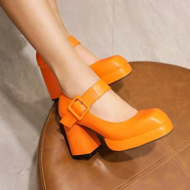 ・カテゴリ: パンプス・スタイル: ブリティッシュ・アッパー素材: エナメル・ソール素材: 合成底・シューズ丈: ローカット・つま先形状: スクエアトゥ・ヒール形状: チャンキーヒール・ヒール高さ: 6〜8cm・留め具: バックル・柄: 無地・性別: レディース・季節: 春、夏、秋・カラー展開: ホワイト、レッド、ブラック、ベージュ、オレンジ・サイズ展開: 34, 35, 36, 37, 38, 39, 40, 41, 42, 43, 44, 45, 46, 47, 48