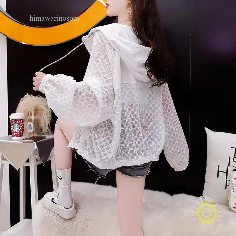 商品情報 ■大注目の日焼け止め服！◆大注目の日焼け止め服！夏の暑い季節もお洒落に着こなそう◆適度な透け感が夏のスタイリングを爽やかに演出！◆是非夏の紫外線対策、冷房対策に活用してください。自転車、通勤、通学、バイク、運転、サイクリング、旅行、登山などのお出かけにはもちろん、ビーチや海、レージャなどのアウトドアスポーツにも大活躍です。仕様 ■素材：ポリエステル■原産国：中国製関連キーワード：おしゃれ おすすめ 様々なシーンで使える1着あれば安心の万能パーカー ラッシュガード パーカー レディース UVカット 体型カバー パーカートップス UV フード 長袖 紫外線対策 日焼け防止 冷房対策 夏用 ひんやり 涼しい 速乾 紫外線 汗対策 自転車 通勤 プール 旅行 海 春夏 運転 自転車 バイク 夏場 ブラック黒 ホワイト 白