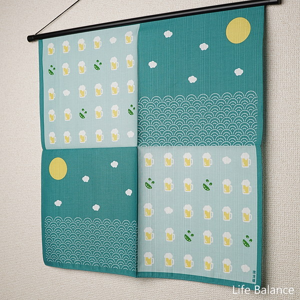 SPECIFICATION Size 50x50cm Material 綿100% Made in Japan COMMENT 独特の生地感と光沢のある上質の綿シャンタン採用の、濱文様のラインナップの中でも最近人気の高い小布（こぬの）。50cmX50xmのサイズはお弁当包み、ナプキン、お膝かけ、小さな風呂敷などとして使い方も多彩♪ 素材は綿シャンタン。使われる伝統の捺染と相性がよくとても鮮やかな発色をするのが特徴。なので日本だけでなく海外のお客様にも取っても人気が高いシリーズ。 捺染なので色落ちの心配もほとんどなく安心していろいろな用途にお使いいただけそう♪ ■ECO　環境に優しい　わかば■ 「濱文様」のエコロジーへの取り組み 独自開発生地「若葉」 「濱文様」では、地球環境に配慮し天然繊維本来の風合いを生かすために、独自開発生地「若葉」を使用しています。 二酸化塩素ガスなど大気汚染の原因になる塩素系漂白はせず、有害物質が発生しない過酸化水素漂白を採用。蛍光染料を使用しないことで、地球環境に優しい商品づくりをしています。 REMARKS 6枚までメール便対応濱文様　小布 新着　Entry:230505 2305 23sp &nbsp; &nbsp; &nbsp; 長期にわたる在庫切れが予想される商品はラインナップからのリンクが表示されない場合があります。 その場合にはまことに恐れ入りますが、ブラウザの「戻る」でお戻りください。 濱文様のフルラインラインナップは こちらから