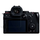 保護フィルム Panasonic LUMIX DC-S5M2 向けの ブルーライトカット フィルム 【反射低減】 日本製 ●対応機種：Panasonic LUMIX DC-S5M2 3インチ ●特徴 ◎ブルーライトカット ブルーライトをあび過ぎると、眼精疲労を誘発し、体内リズムの乱れを引き起こす場合があると言われています。 本製品ではブルーライトを48％カットします。 また、紫外線は99%カットします。 ◎アンチグレア 本製品には、アンチグレア加工が施されているので、蛍光灯や日光等による反射が効果的に抑えられ、画面が見やすくなります。 ◎指紋防止 指紋や汚れを防ぎ、画面をしっかり保護します。 ホコリが付着しにくい帯電防止仕様です。 ◎貼り付け簡単 フィルムは、接着面に気泡が入りにくい特殊な自己吸着タイプとなっています。 素材に柔軟性があるので、貼り付け作業も簡単にできます。 ◎抗菌性 抗菌加工により、フィルム表面での雑菌の繁殖を抑えることができます。 清潔な画面を保ちたい方におすすめです。 ◎画面保護 硬度3Hのフィルムなので、液晶ディスプレイをしっかり保護することができます。 ◆注意事項 色あいなど画像と若干の違いがある場合があります。予めご了承ください。 ◆品質保証 商品到着時、ご注文と異なる商品が届いた場合や、初期不良などがある場合、1か月以内にメールにてご連絡ください。 商品のお取り換え、もしくはご返金をさせていただきます。