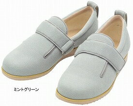 ・甲がより大きく開き、カン付ベルト 　で足入れがスムーズ ・光を浴びると抗菌・消臭等の効果 　を発揮する光触媒繊維を採用。 ・ソフトな素材が外反母趾や変形等 　の痛みを軽減します ・カップインソール（メッシュコンビ） ・幅広の標準・7Eタイプもございます。 ・左右サイズ違い ・抗菌・防臭加工 ・撥水加工 ・手洗い可能 　（中性洗剤、保形後陰干） ※ピンク、ミントグリーンのみS〜3Lまで