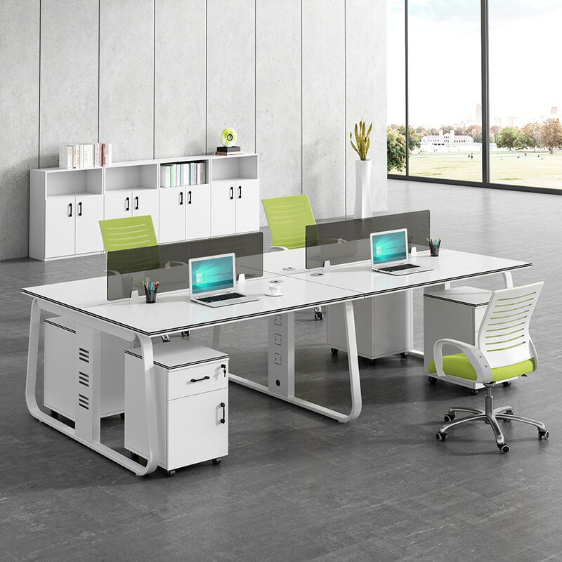 職員の事務室の机のシンプルな現代の従業員のカードの座の衝立の仕切りカードの座の事務机と椅子の組み..