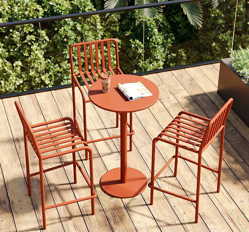 工場直販屋外庭園の机と椅子別荘ガーデンチェア3点セットホテル民宿防水日焼け防止金属机と椅子