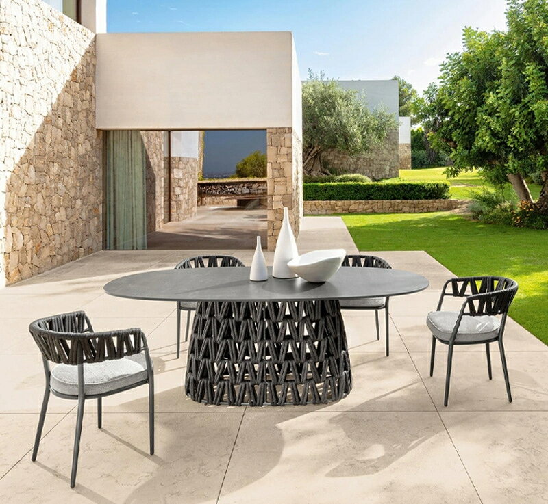 ハイエンドの屋外別荘岩板のテーブルレジャーガーデン庭籐編みのテーブルと椅子防水日焼け防止のバルコ..