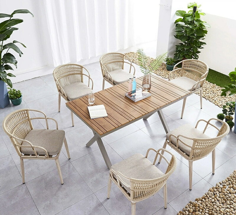 別荘のバルコニーのテーブルの2つの椅子の家具屋外の庭の庭のテーブルと椅子の屋外の防水の日焼け防止..