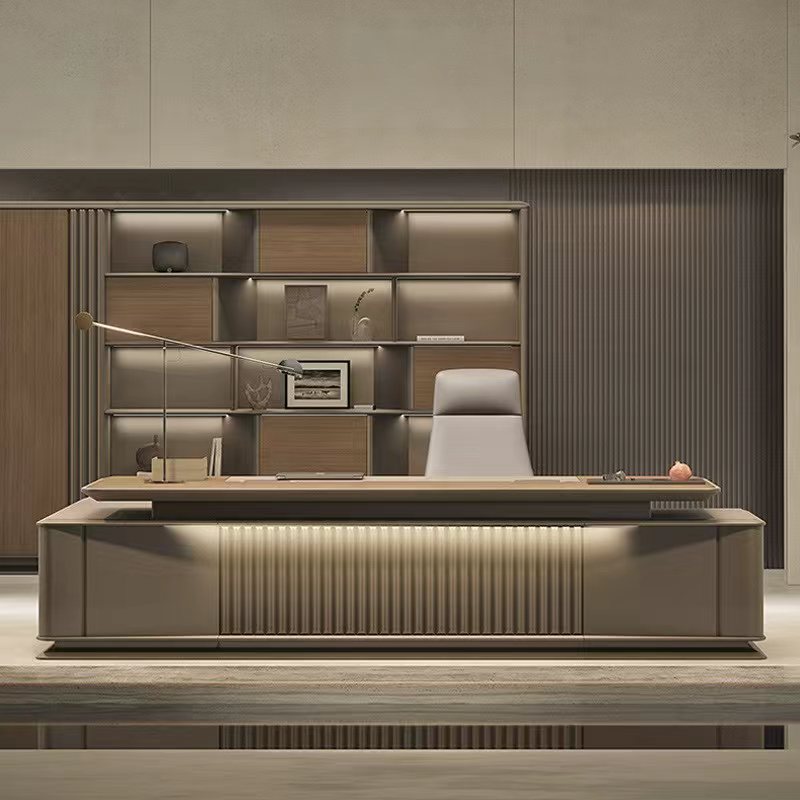 年長組台老板机軽奢現代董事長執務室漆塗り高級感総経理執務机と椅子の組み合わせです