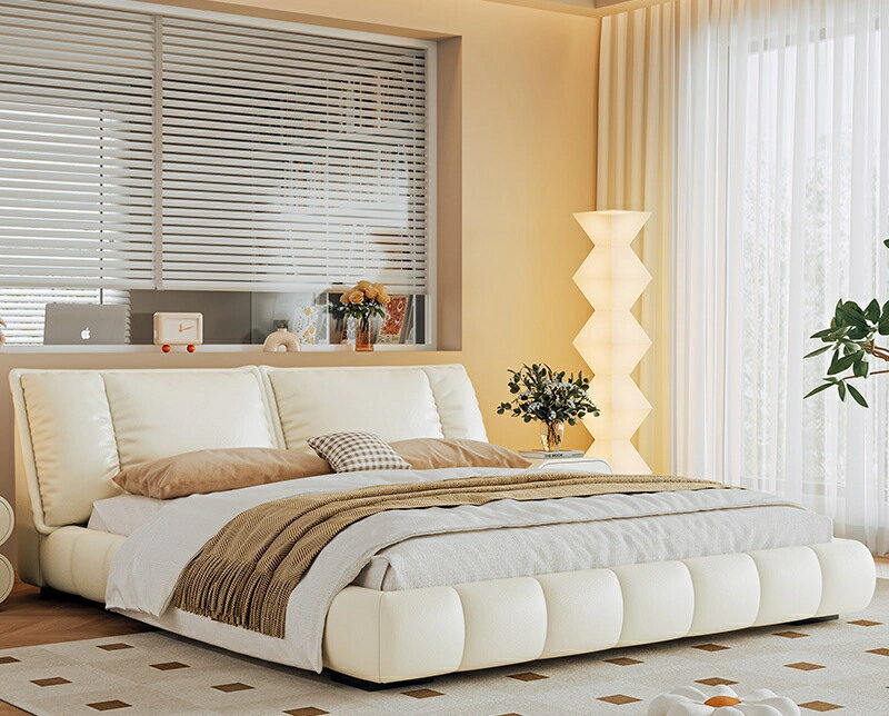 フランスのクリーム風の軽い豪華なベッド二人用のベッドハイエンドの大気のベッド本革の柔らかい包みの..