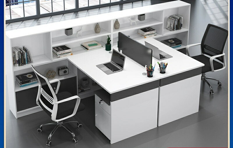 財務の机のシンプルな現代的な位置のオフィスの仕切り職員のオフィスの机と椅子の組み合わせのシングル