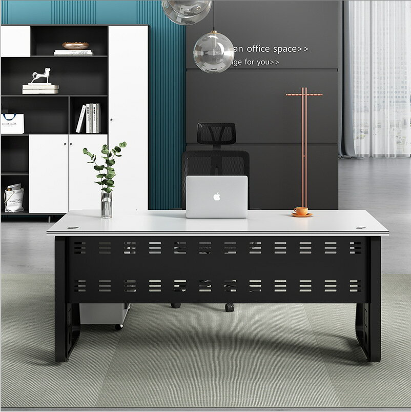 簡明な現代の経営者のオフィス家具の机と椅子の組み合わせの財務総経理の机箇人の主管の机大クラスの台