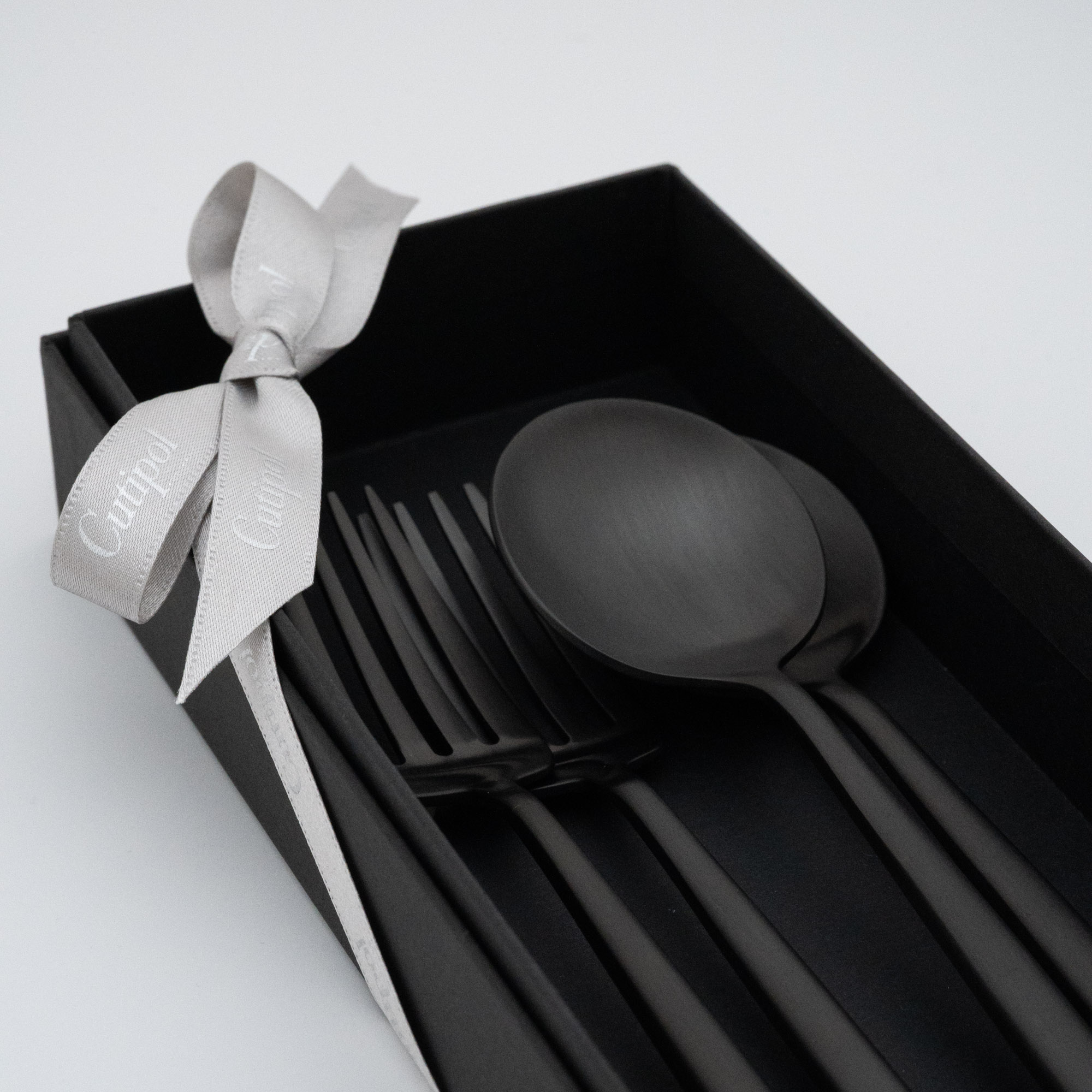 [Distribuidor autorizado] Couchpole Gift Moon Dessert 4pcs Set Matte Black Cosmetic Box with Genuine Ribbon Handheld Wedding Gift Fork Spoon 2pcs each Cutipol Moon Cutlery — vista 3