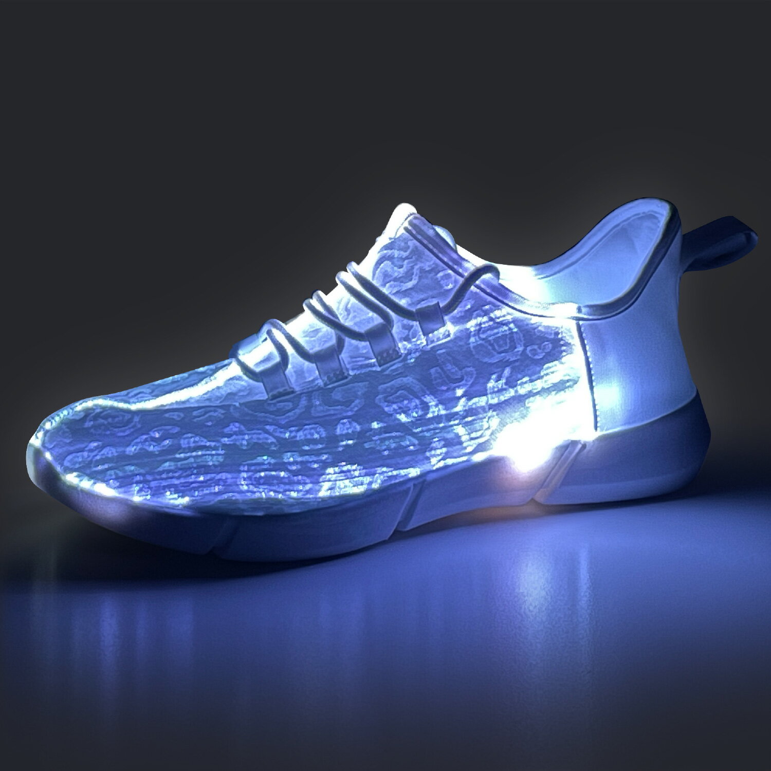 Chimero キメロ LIGHT SHOES CYBER 光る 靴 LED ランニングシューズ 1つの靴で7色11パターンの発色カラー 子供 大人 発光 シューズ 充電式 スニーカー 夜道 暗くても 安全 面白い パフォーマンス 演出 ダンス 目立つ クリスマス プレゼント ギフト 水洗い可能 多用途