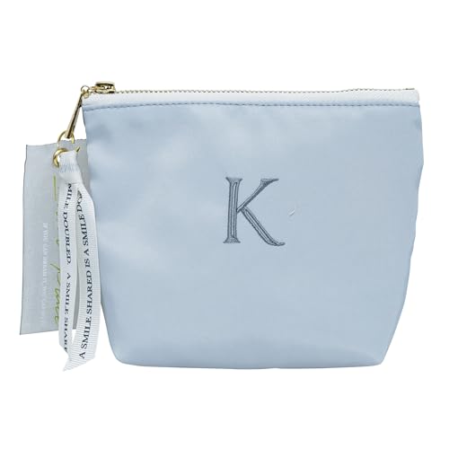 カジュアルK/約W16.5×H13×D5cm/INITIAL POUCH・Color:K・イニシャルの刺繍が入った小ぶりなポーチです・汚れにくいポリエステルツイル生地・裏面がキルティングになっています・推しのイニシャルで推し活にも！・サイズ：約W16.5×H13×D5cm説明 イニシャルの刺繍が入った小ぶりなポーチです。 汚れにくいポリエステルツイル生地。 裏面がキルティングになっています。