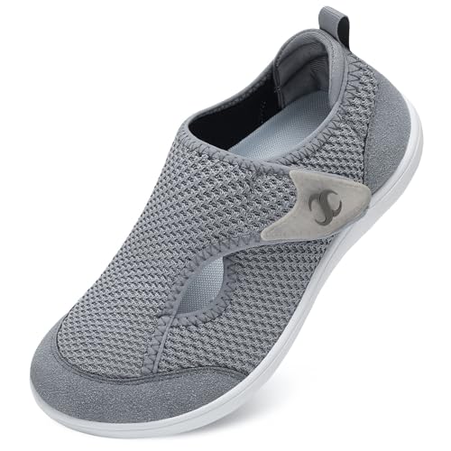 レジャーグレー/25.0 cm 4E/JP-JW44-Grey-39・Size:25.0 cm 4EColor:グレー・幅広ウォーキングシューズ: 従来のウォーキングシューズのつま先と比べて、この女性用裸足シューズはつま先が広いデザインで、足が自然な形に戻り、重要な快適さを提供します。通気性のあるメッシュアッパーは通気性と快適さを提供し、激しい運動の後でも足を涼しく保ちます。履きやすく脱ぎやすいウォーキングシューズ・調節可能：フックとループのデザインにより、様々な足型のニーズに合わせて靴のフィット感を調整できます。この幅広のシューズは、外反母趾、関節炎などの患者に最適です。・滑り止め付きベアフットシューズ：レディースベアフットシューズのラバーソールには滑り止め加工が施されており、より耐久性に優れています。強力なトラクションにより、滑らかな床面でも滑ることなく歩行できます。・ゼロドロップシューズ：幅広のミニマリストな裸足シューズのゼロドロップ、非隆起ソールデザインは、正しい姿勢とバランスを確保し、足とふくらはぎの筋肉をよりよく刺激して強化し、足が直感に従って歩いたり、