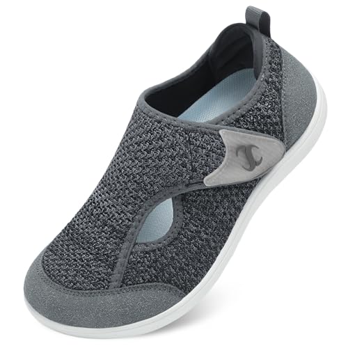 レジャーダークグレー/25.0 cm 4E/JP-JW44-Darkgrey-39・Size:25.0 cm 4EColor:ダークグレー・幅広ウォーキングシューズ: 従来のウォーキングシューズのつま先と比べて、この女性用裸足シューズはつま先が広いデザインで、足が自然な形に戻り、重要な快適さを提供します。通気性のあるメッシュアッパーは通気性と快適さを提供し、激しい運動の後でも足を涼しく保ちます。履きやすく脱ぎやすいウォーキングシューズ・調節可能：フックとループのデザインにより、様々な足型のニーズに合わせて靴のフィット感を調整できます。この幅広のシューズは、外反母趾、関節炎などの患者に最適です。・滑り止め付きベアフットシューズ：レディースベアフットシューズのラバーソールには滑り止め加工が施されており、より耐久性に優れています。強力なトラクションにより、滑らかな床面でも滑ることなく歩行できます。・ゼロドロップシューズ：幅広のミニマリストな裸足シューズのゼロドロップ、非隆起ソールデザインは、正しい姿勢とバランスを確保し、足とふくらはぎの筋肉をよりよく刺激して強化し、足が直