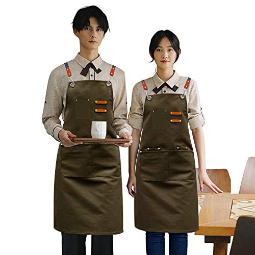 designコーヒー/Free Size/-・Color:コーヒー・??【キャンバス & 耐用素材】こちらのエプロンは、機能性とデザイン性が両立しているのが特徴で、さっと付けることができカジュアルな前掛けタイプ。しっかりとした厚みのあるキャンバス地と、要所にあしらわれたPU革のデザインのエプロン。素材を使用しているので、通気性や着心地のよさは抜群。また、防水、型崩れが少なく、破れにくく汚れが落ちやすい点にも定評があり。静電気も発生しません。・??【収納力抜群&大きなポケットエプロン】全部で四つのポケットがあります、ポケットは胸当て部分と、腰回りの二か所にあるので、近所への散歩ぐらいなら、手ぶらで出かけることも可能です。また、携帯とペン（はさみ）を入れるところも設計されています。様々な作業に対応できるのが魅力の商品です。収納力があるエプロンを探している方にもおすすめです。・??【少しも負担がない&Xタイプエプロン】しっかりと厚みがある生地なのに重さが240gととても軽く、肩や腰に負担をかけません。肩紐は背面でクロスさせるX型にすることで、生地の重さを両肩に分散させることで