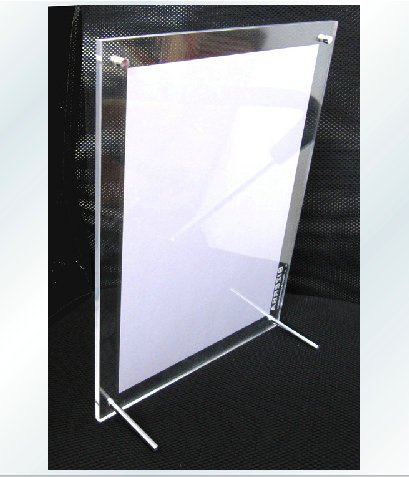 縦横通用透明/24.8*33.5cm/GS・パッケージ個数:1・本体サイズ　外径: (約) 24.8*33.5cm・内径A4サイズ（約）：20.9*29.7cm・アクリル板(3mm厚の2枚合わせ)縦にも横にも設置できるスタンドタイプのフォトフレームです。