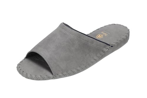 スリッパグレー/27.5~28.5 cm/PN9723J・Size:27.5~28.5 cmColor:グレー・片足重量:約160g/ヒールの高さ:約3.5cm/原産国:日本・甲表素材:合成皮革/底材:合成皮革・汚れの付きにくい機能素材「セルト」を使用・足に馴染むしなやかな履き心地の手編み製法・中敷の型押し加工により歩行時の滑りを軽減/底の滑り止めに抗菌を練り込み加工説明 ロングセラー商品《商品番号：9723》が日本製としてリニューアル！お手入れしやすく、汚れのつきにくい素材「セルト」を使用した、メンズルームシューズ。足にぴったりフィットし快適な履き心地です♪●Ladies'ルームシューズ《商品番号：9505J》と同じデザイン