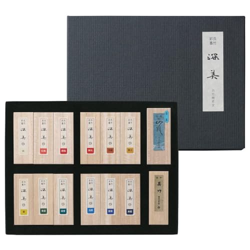 14点/280×24×221mm/AK8/14V・パッケージ個数:1・彩墨 深美12色と書画用の信印呉竹、画墨 梅印山水をセットにしました。・色の含ませ方と運筆で、さまざまな表現ができます。・【サイズ】280×24×221mm 【生産国】日本・【内容】彩墨 深美12色、書画用の信印呉竹（1.0丁型）1丁、画墨 梅印山水（1.0丁型）1丁彩墨 深美12色と書画用の信印呉竹、画墨 梅印山水をセットにしました。 日本画・水墨画・水彩画・墨彩画など、幅広くお使いいただけます。 呉竹独自の製法により、日本画のもつ鮮やかで美しい色合い、運筆の妙味を引き出した色彩墨です。 濃淡、にじみ、かすれ、色のまぜ合わせなど、色の含ませ方と運筆で、さまざまな表現ができます。 商品名：呉竹 絵の具 彩墨 深美 14点セット AK8/14V