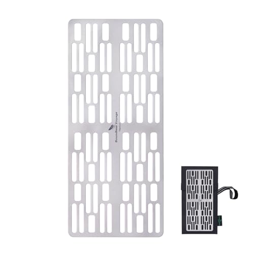 Ti2021C(250x110x厚2mm)/1人用/-・Color:Ti2021C(250x110x厚2mm)・パッケージ個数:1・【商品詳細】: 材質：純チタン；サイズ： (約)25 cm×11cm×0.2cm (横幅x縦幅x板厚)重量： (約)142g ； 付属品：収納袋。・【軽くて強いチタン製焼き網】:本製品の焼き網は純チタンを採用となり、軽量かつ丈夫で、サビや熱に強い素材です。強度もあり、耐食性にも優れ、金属臭いも無くて魅力あふれる安全な金属です。・【場所を選ばず簡単設置】 ちゃんとした焚火台がなくてもいくつかの岩と燃料があればBBQを楽しめる手軽さも魅力です。・【抜群の使用感】:焚き火上やバーナー上で、肉だけなくパン・野菜・ウィンナーなどの食材も調理できる鉄板。鍋やケトルも置くことができ、缶詰を温めたりするにも最適です。・【持ち運び便利】:厚さ2mmのチタン。超薄型で約200gの軽さ！かさばらない！チタンだから丈夫でサビにくい。優れた耐久性で反りや歪みに強い。持ち運びや使用後にすぐに片づけられる専用の収納袋付き。