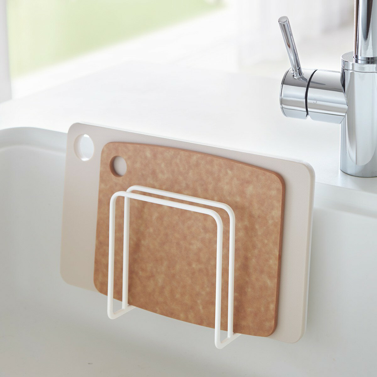 まな板 スタンド 吸盤 まな板スタンド まな板ホルダー 浮かせる 収納 キッチン 山崎実業 吸盤まな板スタンド プレート ホワイト
