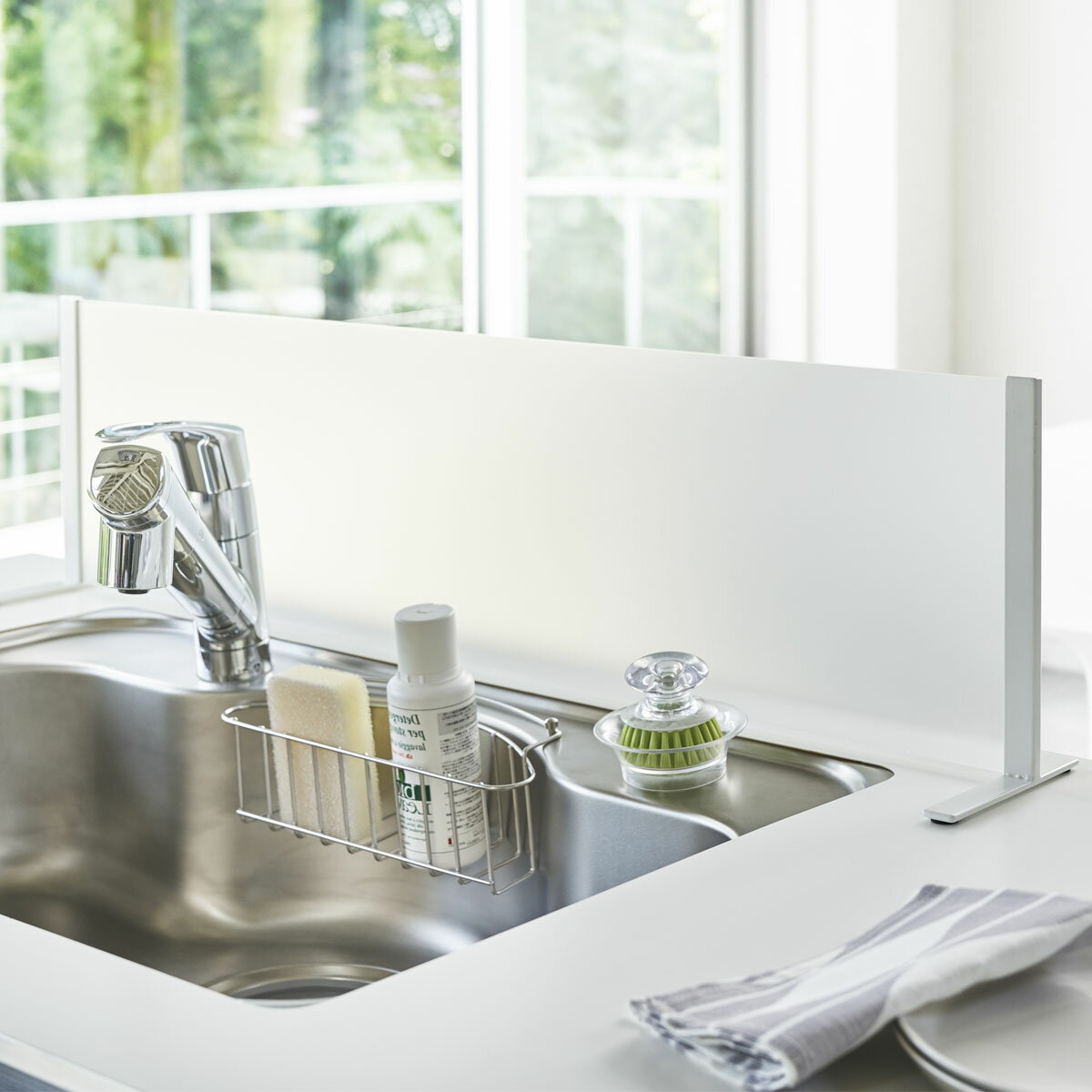 水はね防止 パネル キッチン 水はね 防止 キッチン カウンター 水ハネ ガード 水はねガード 台所 山崎実業 シンク水はね防止スタンド プレート 03911 ...