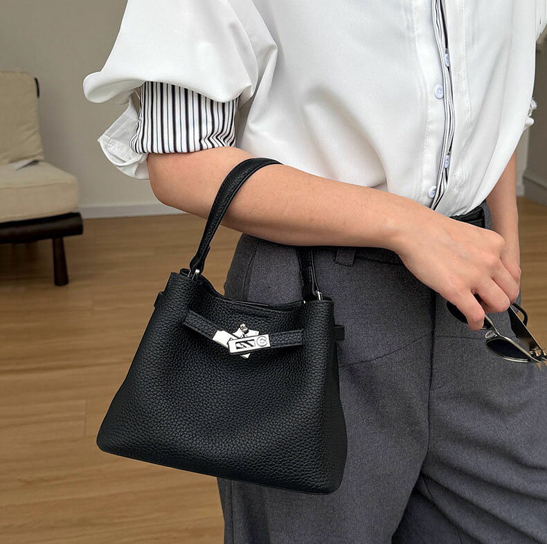 樂天商城 - 【10%OFFクーポン配布中！】本革 ハンドバッグ レディース レザーバッグ 2way ショルダーバッグ 斜め掛け 通勤バッグ トートバッグ 上品 大人可愛い 高見え おしゃれ シンプル 仕事 通勤 通学 旅行 カバン バッグインバッグ 手提げバッグ 入学式 卒業式 送料無料
