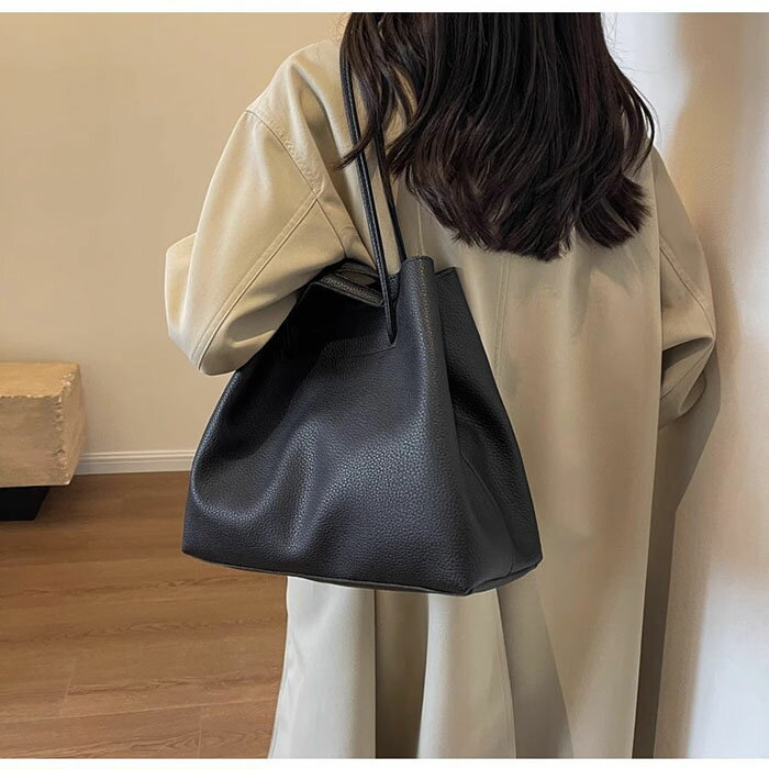 樂天商城 - 【15%OFFクーポン配布中！】トートバッグ レディース ハンドバッグ フェイクレザー 肩掛け バッグ 大容量 大きめ トート 合皮 鞄 カバン 肩掛けバッグ 軽量 軽い PU 横型 a4 カジュアル 大人 きれいめ 可愛い おしゃれ シンプル 無地 ブラック 黒 送料無料