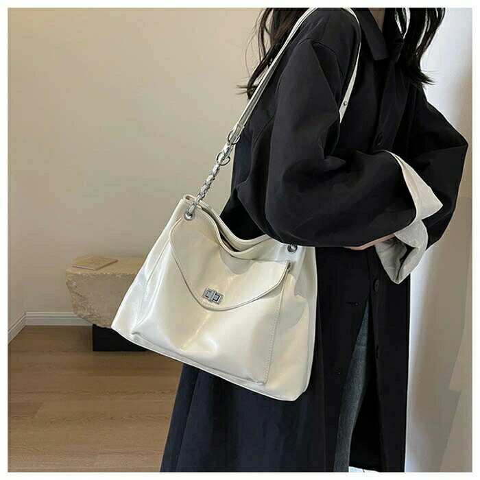 Rakuten - 【半額アイテム】トートバッグ レディース ショルダーバッグ 肩掛けバッグ 大容量 2wayバッグ 肩掛け 斜めがけ バッグ フェイクレザー カバン シンプル カジュアル 大人 可愛い おしゃれ 通勤 通学 シルバー ブラック オフホワイト 送料無料