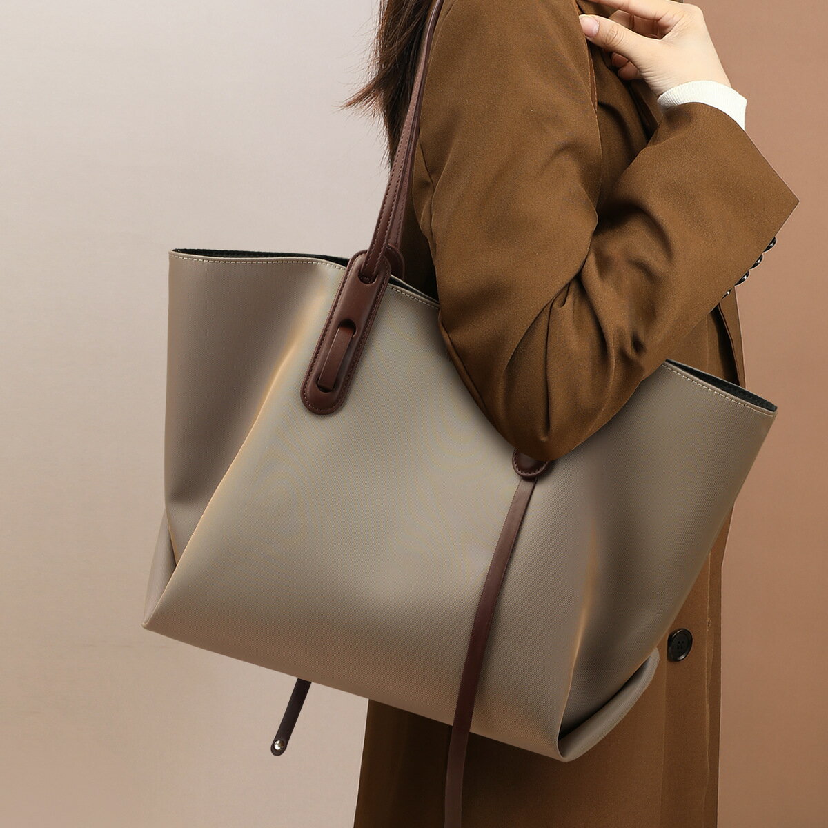 Rakuten - 【半額アイテム】トートバッグ レディース おしゃれ 上品 かわいい トートバック バッグ マチ広トートバッグトートバッグ トート 通勤バッグ 通学バッグ お洒落 鞄 トレンド 大人 高見え カバン かばん バック 人気 新作 オシャレ 可愛い 流行