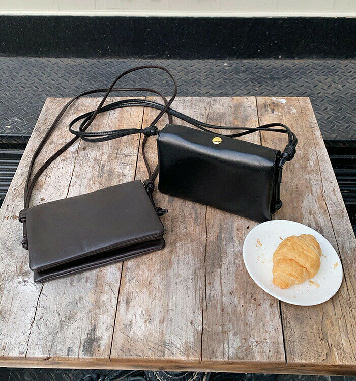 樂天商城 - 本革 ショルダーバッグ レディース ミニショルダーバッグ 小さめ 斜めがけ サコッシュ レザーバッグ ポシェット スクエア スマホショルダー 鞄 かばん 肩掛け 軽量 斜め掛けバッグ ミニバッグ 羊革 大人 おしゃれ きれいめ かわいい シンプル 普段使い ブラック 送料無料